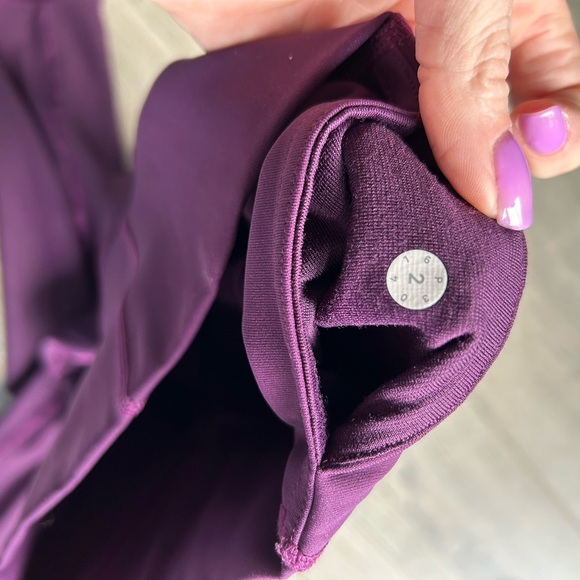 Lululemon hot like Agni leggings size 2 - Picture 2 of 3